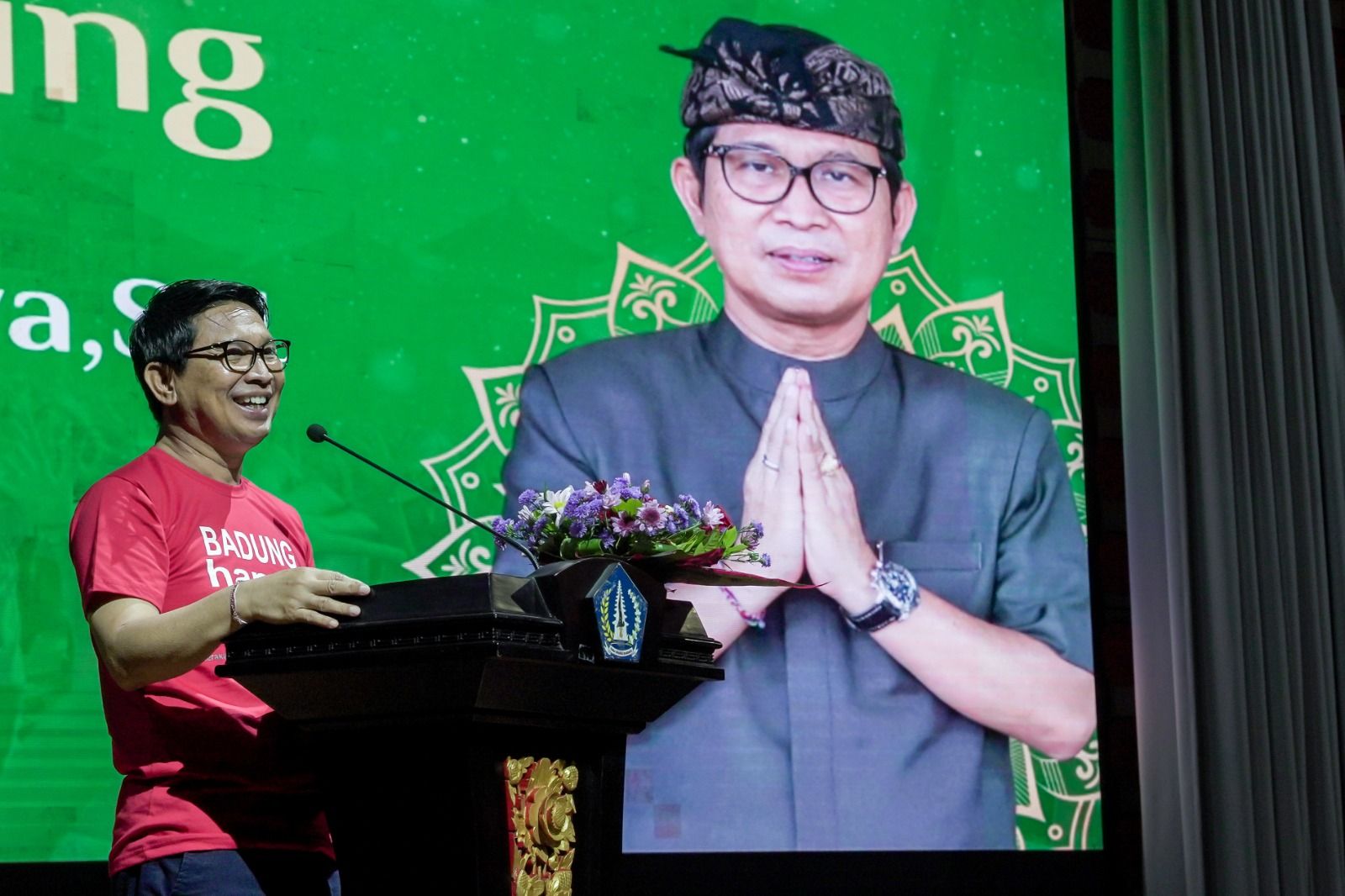 podiumnews.com-Sekda Hadiri Pengukuhan Murid Sejati Yoga Tertawa